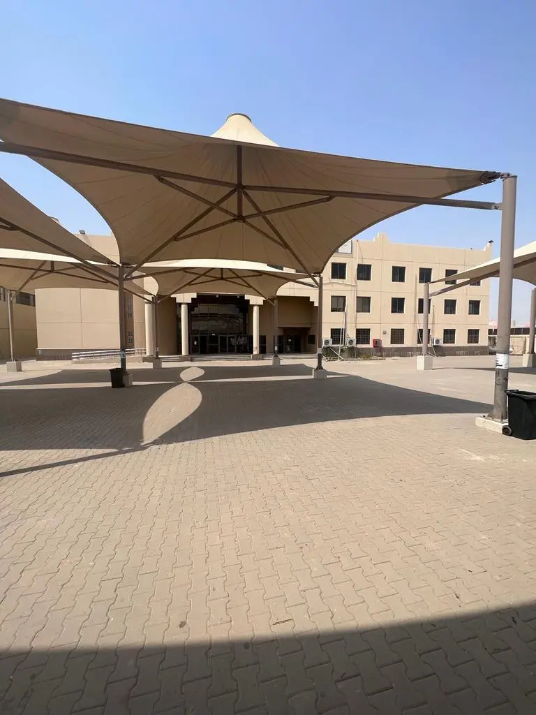 مراحل تركيب مظلات المدارس