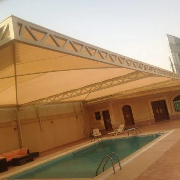 مظلات المسابح